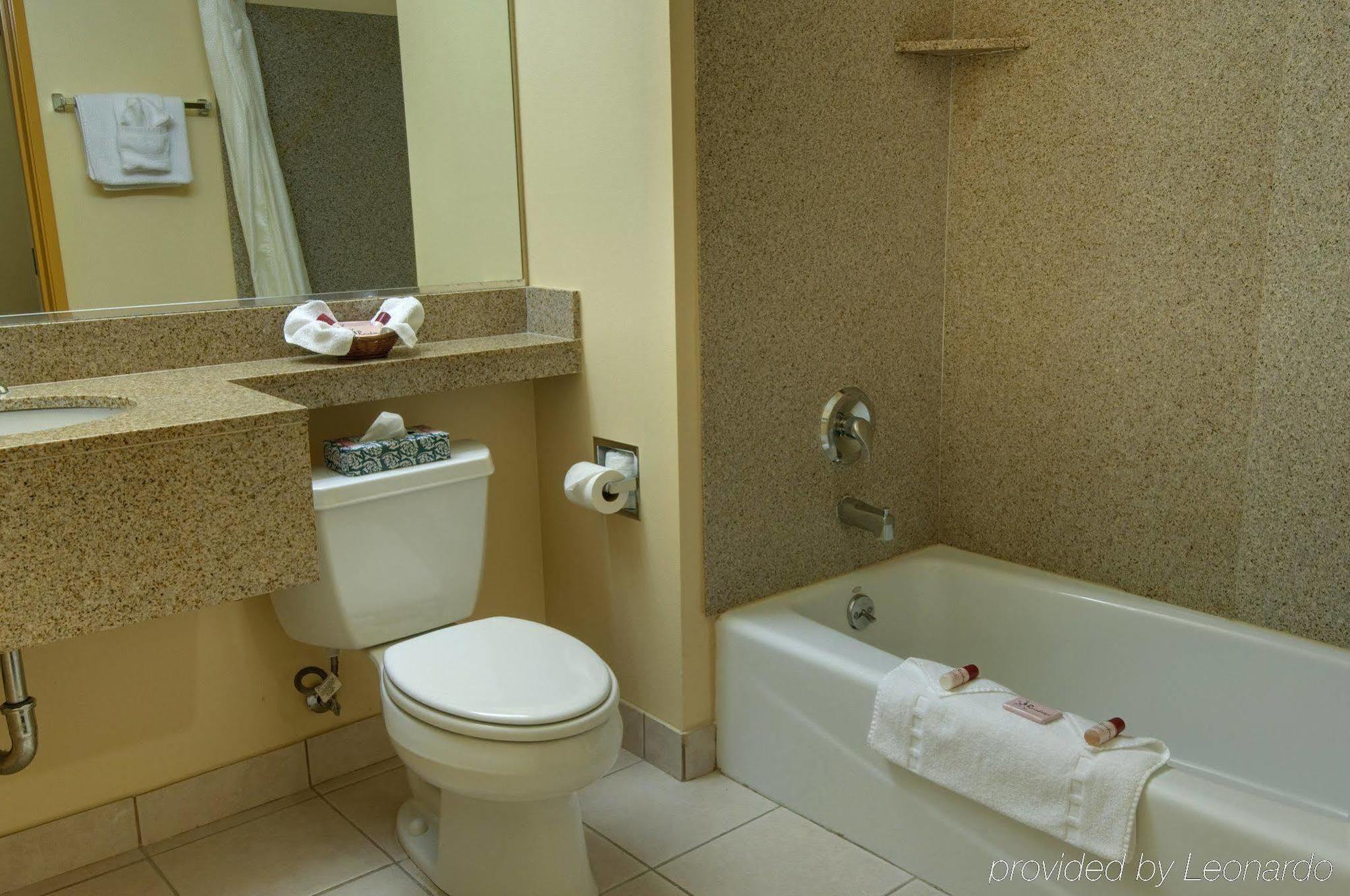 H3 Inn & Suites - Lax Airport - Los Angeles Inglewood Phòng bức ảnh